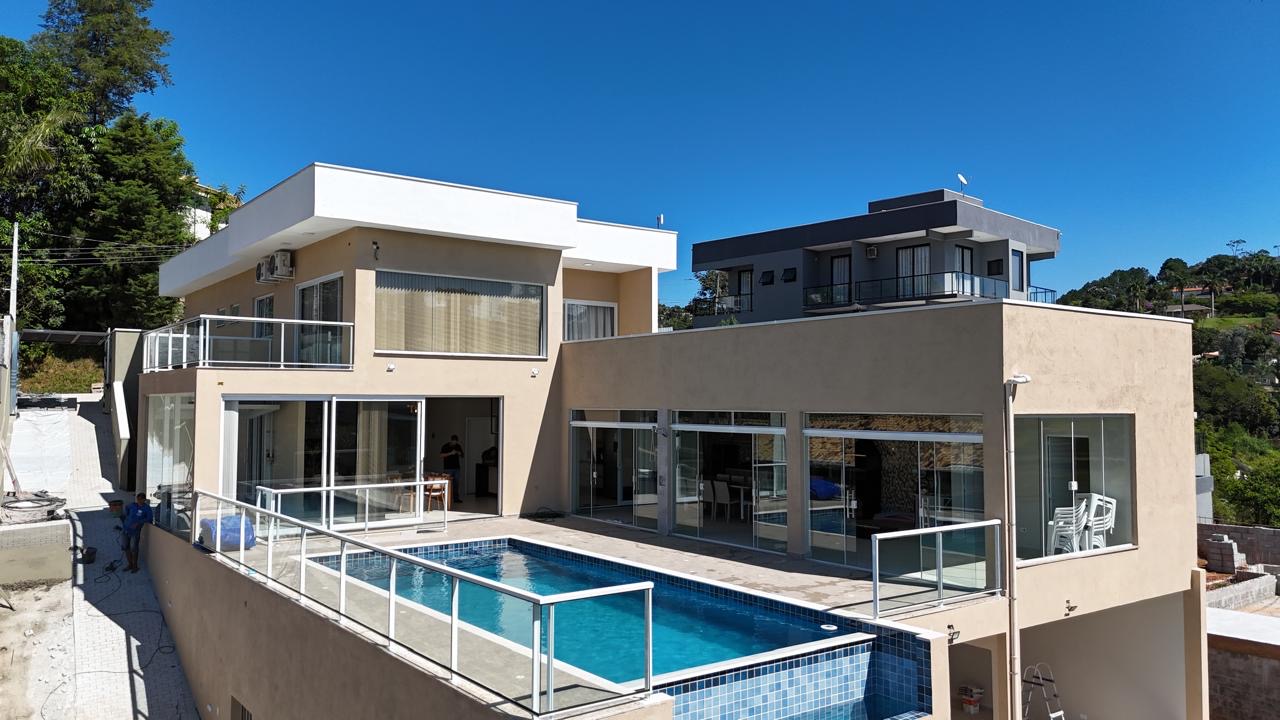 Casa moderna pé na água