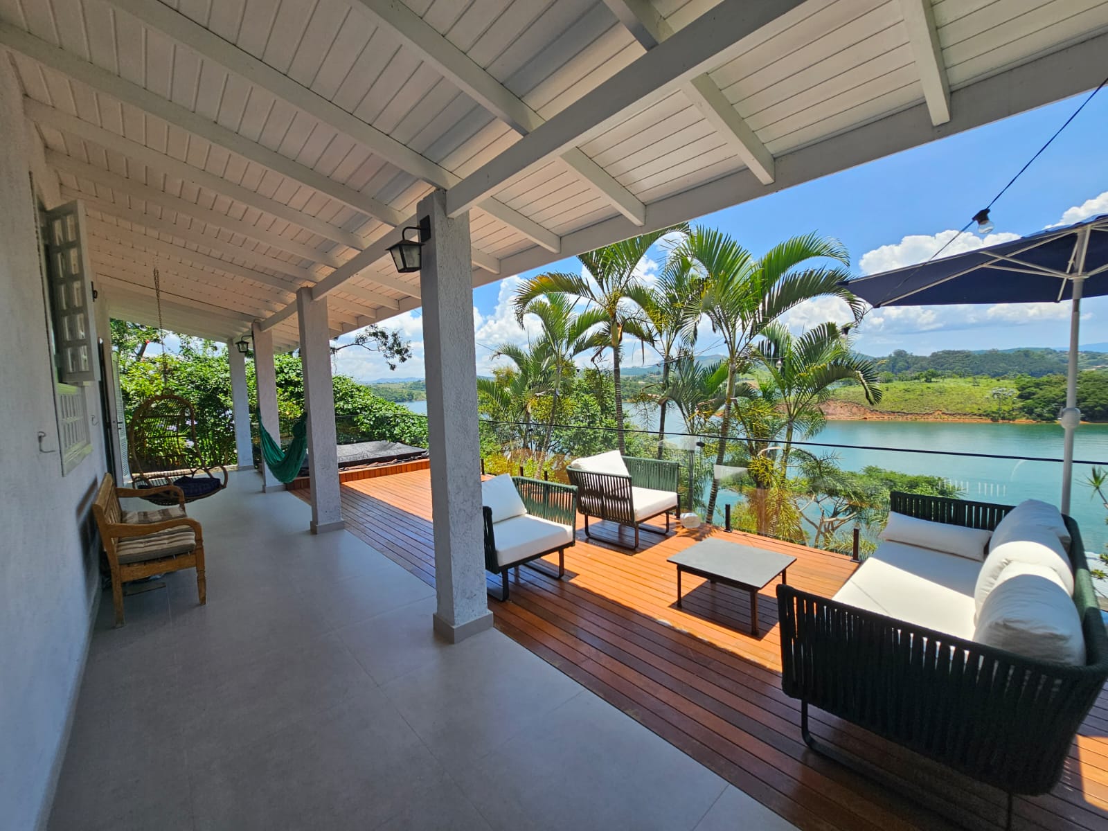 Casa com acesso a água