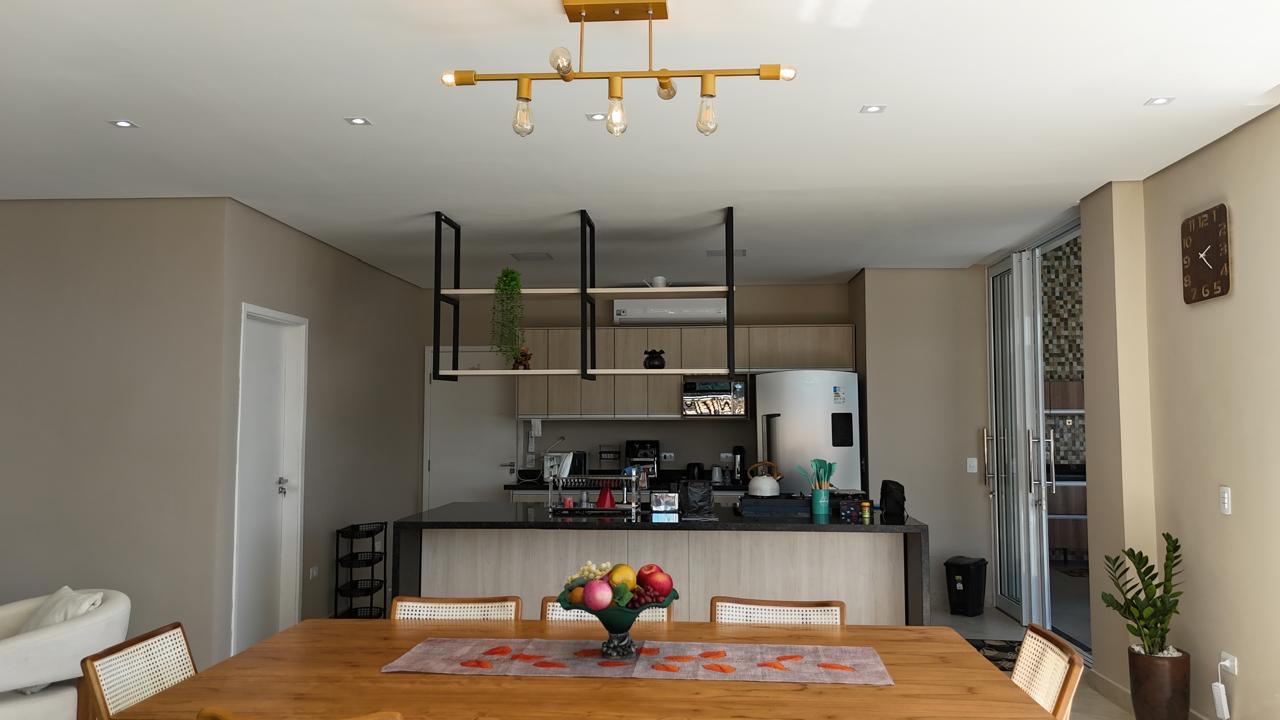 Casa moderna pé na água